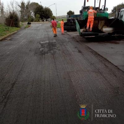 Fiumicino - Lavori di ripristino del manto stradale in Via Monti dell'Ara