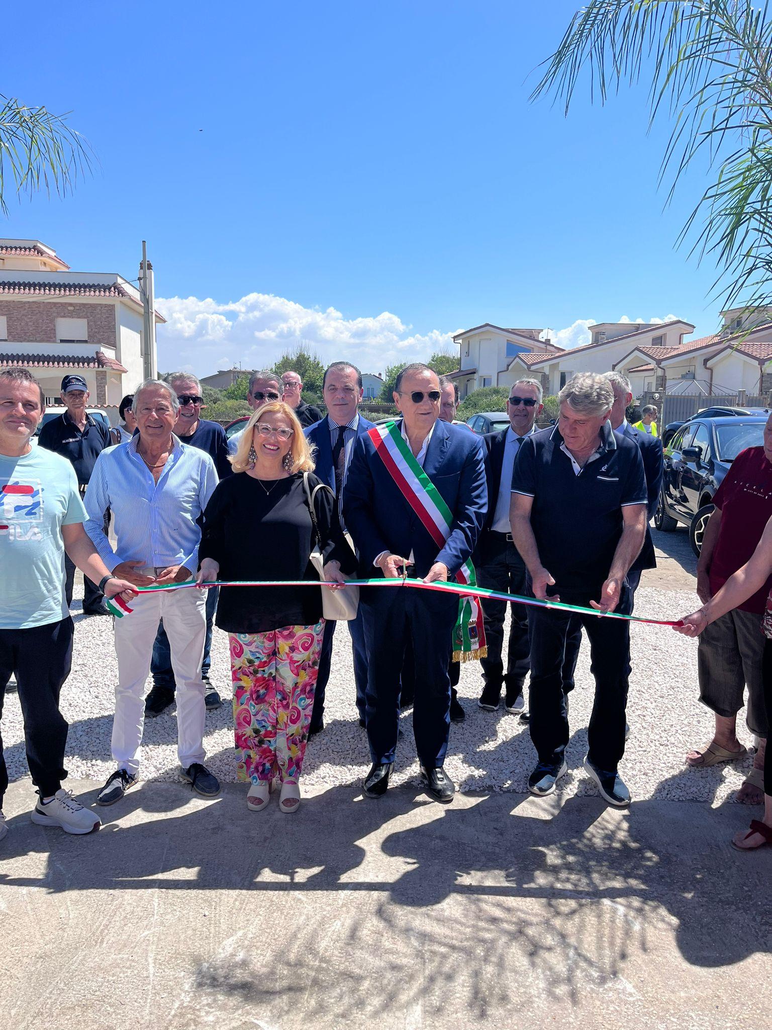 "Fiumicino: Il Sindaco inaugura Postazione Sanitaria a Focene per un'Estate Sicura"