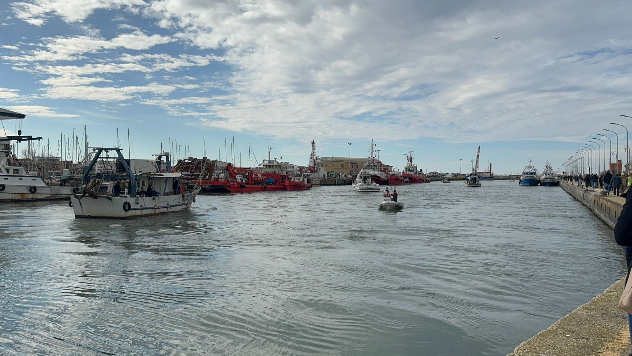 Fiumicino dà l’ultimo saluto ai due pescatori Massimo e Claudio Di Biase