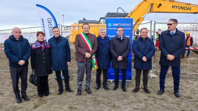 Fiumicino - Posa del cavo sottomarino in fibra ottica